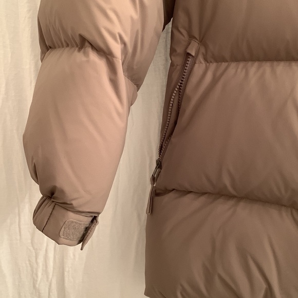 Aritzia Mega Puff Mid in Modern Taupe Size 1 - Picture 8 of 9